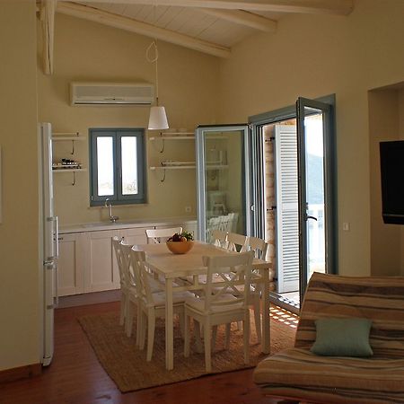 Urania Luxury Villas Pondi Esterno foto